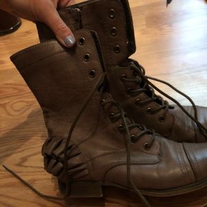 Super cute combat boots with frill